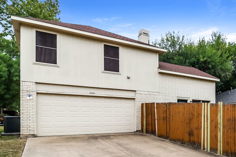 2,525/Mo, 4345 Presto Cir Grand Prairie, TX 75052 Garage View