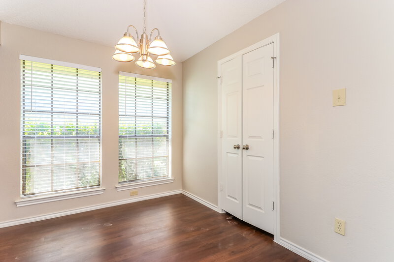 2,090/Mo, 127 N Beltwoods Dr Desoto, TX 75115 Dining Room View