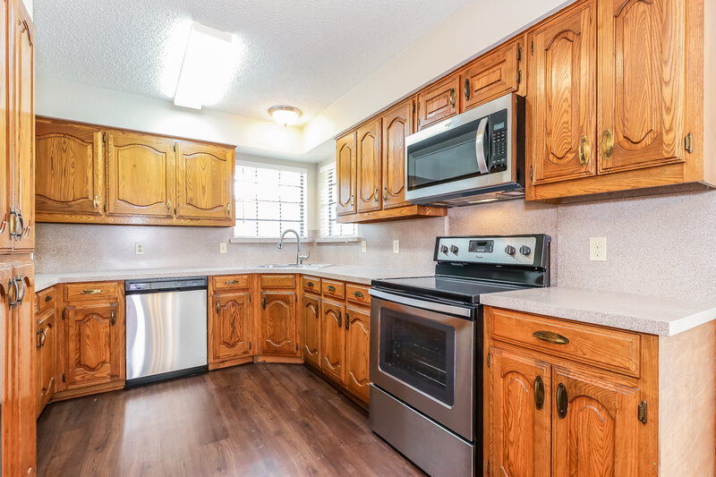 2,090/Mo, 127 N Beltwoods Dr Desoto, TX 75115 Kitchen View