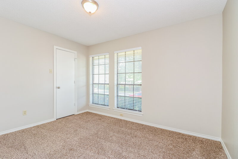 2,090/Mo, 127 N Beltwoods Dr Desoto, TX 75115 Bedroom View