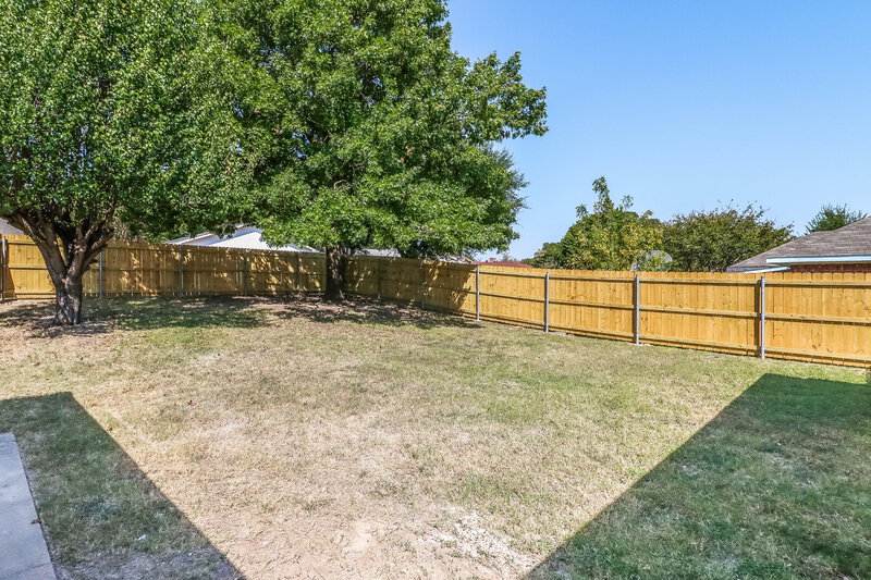 2,090/Mo, 127 N Beltwoods Dr Desoto, TX 75115 Rear View