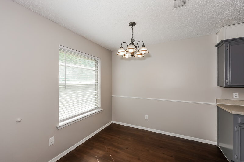 2,000/Mo, 517 Parkview Dr Burleson, TX 76028 Dining Room View