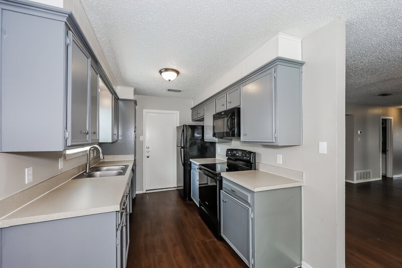 2,000/Mo, 517 Parkview Dr Burleson, TX 76028 Kitchen View