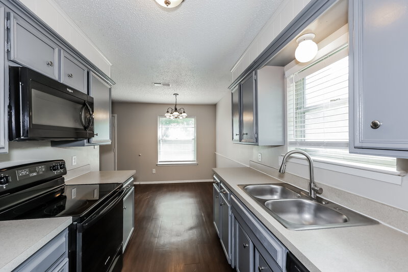 2,000/Mo, 517 Parkview Dr Burleson, TX 76028 Kitchen View 2