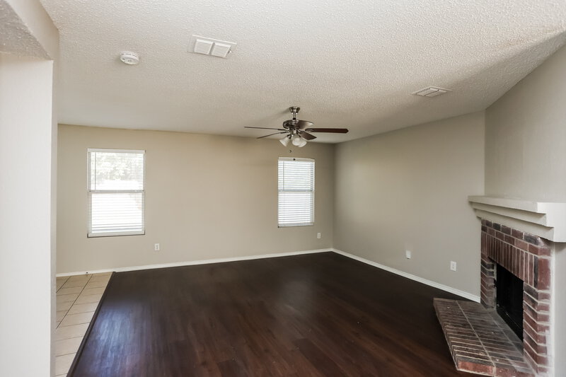 2,090/Mo, 8748 Stonebriar Ln Fort Worth, TX 76123 Living Room View 2