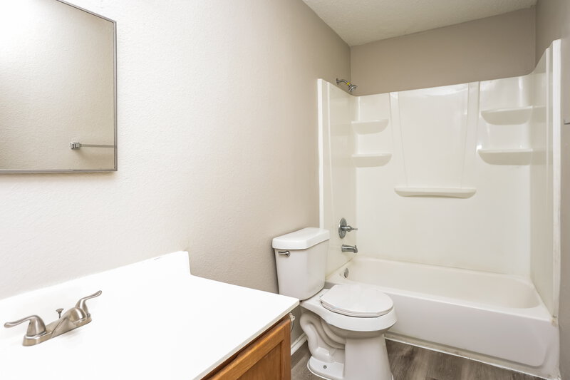 2,090/Mo, 8748 Stonebriar Ln Fort Worth, TX 76123 Bathroom View