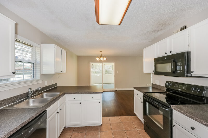 1,895/Mo, 1521 Lincolnshire Way Fort Worth, TX 76134 Kitchen View 2