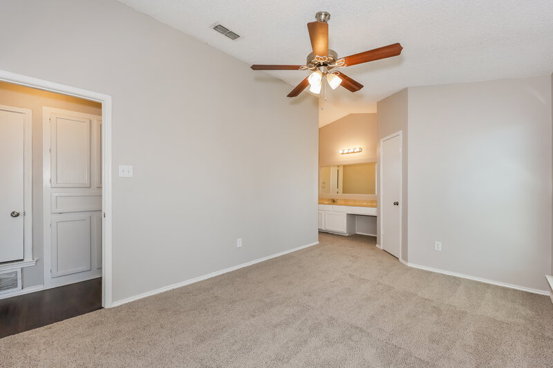 1,895/Mo, 1521 Lincolnshire Way Fort Worth, TX 76134 Main Bedroom View 2