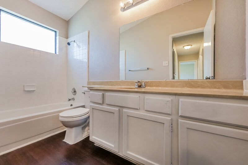 1,895/Mo, 1521 Lincolnshire Way Fort Worth, TX 76134 Bathroom View
