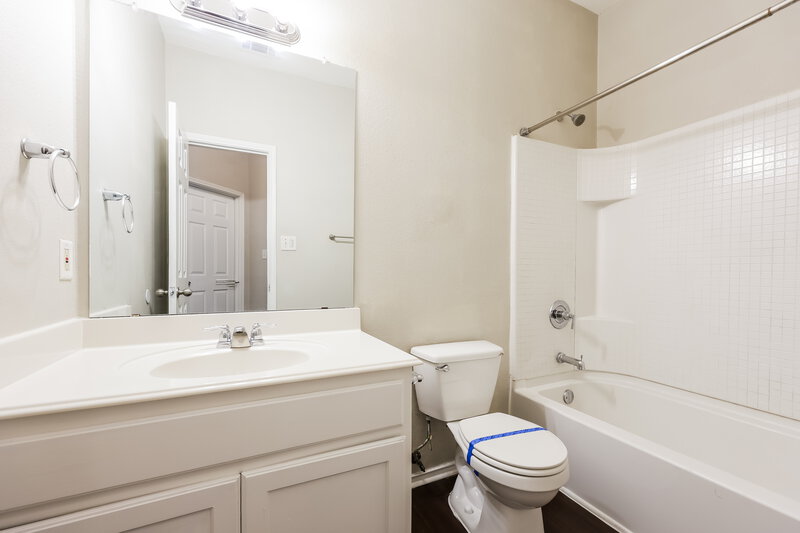 1,900/Mo, 11929 Long Stone Dr Burleson, TX 76028 Bathroom View