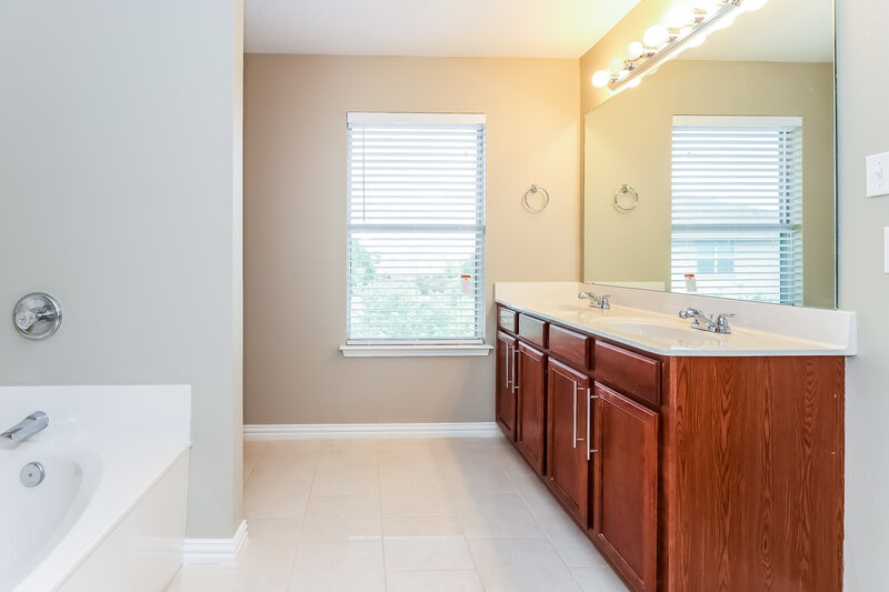2,625/Mo, 4909 Meadow Trails Dr Fort Worth, TX 76244 Master Bathroom View