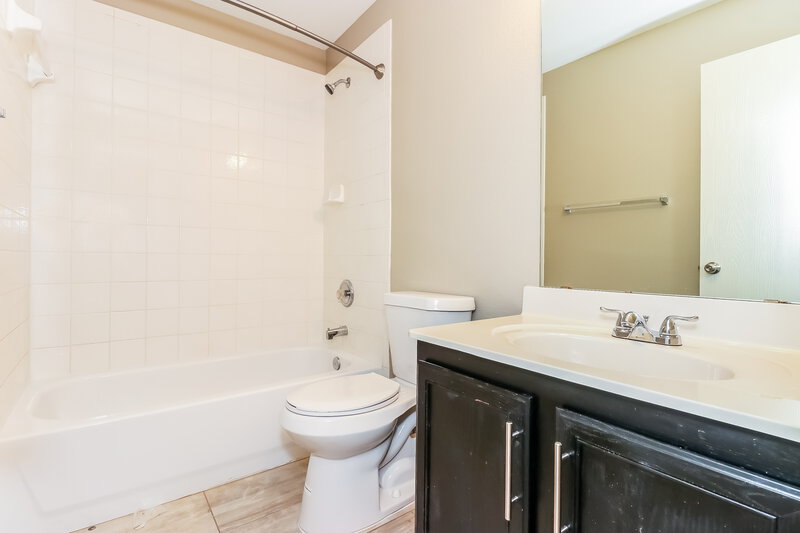 2,625/Mo, 4909 Meadow Trails Dr Fort Worth, TX 76244 Bathroom View