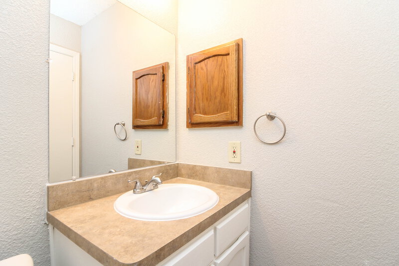2,135/Mo, 1946 Sage Dr Garland, TX 75040 Master Bathroom View