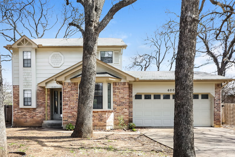 2,455/Mo, 6001 Farmingdale Dr Arlington, TX 76001 Front View