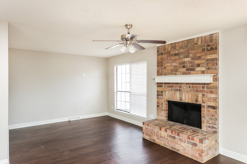 2,455/Mo, 6001 Farmingdale Dr Arlington, TX 76001 Living Room View