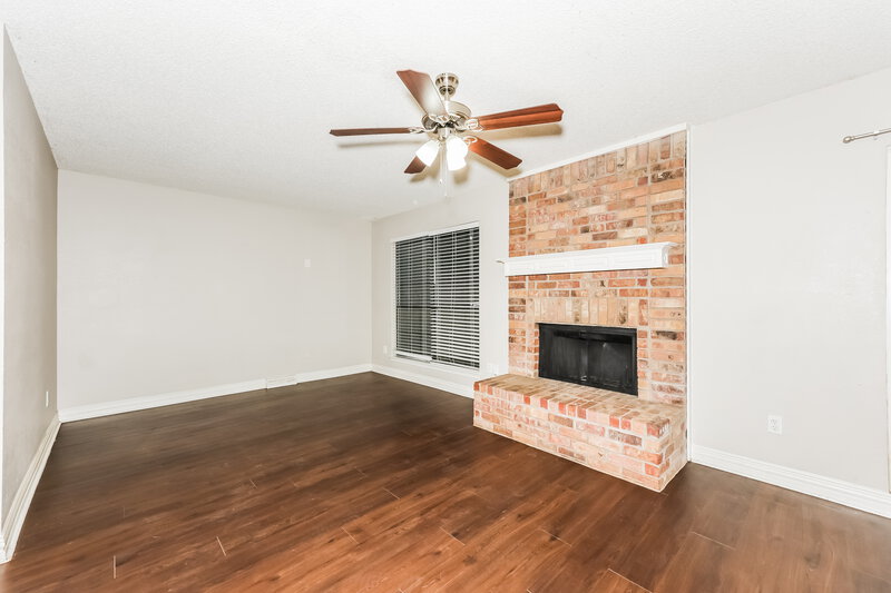 2,170/Mo, 6001 Farmingdale Dr Arlington, TX 76001 Living Room View