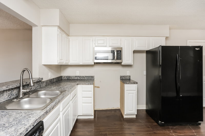 2,455/Mo, 6001 Farmingdale Dr Arlington, TX 76001 Kitchen View