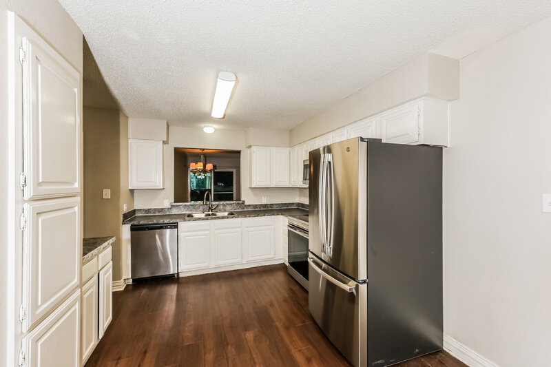 2,170/Mo, 6001 Farmingdale Dr Arlington, TX 76001 Kitchen View
