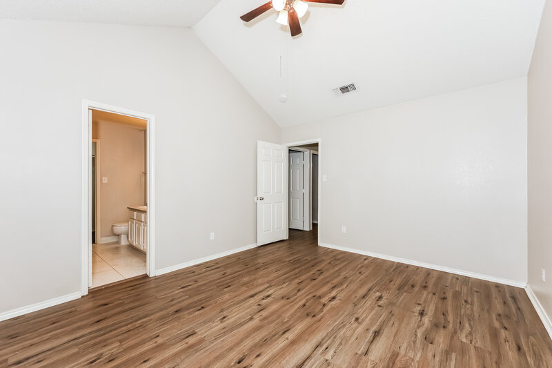 2,170/Mo, 6001 Farmingdale Dr Arlington, TX 76001 Main Bedroom View 2