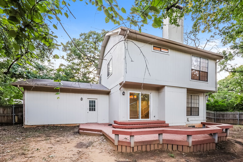 2,170/Mo, 6001 Farmingdale Dr Arlington, TX 76001 Rear View