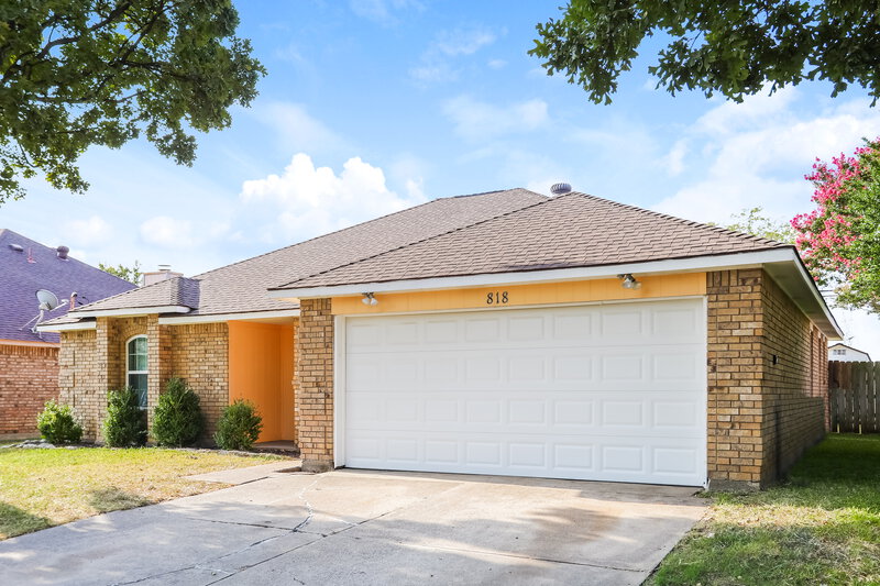 2,335/Mo, 818 Trevor Way Arlington, TX 76001 Front View