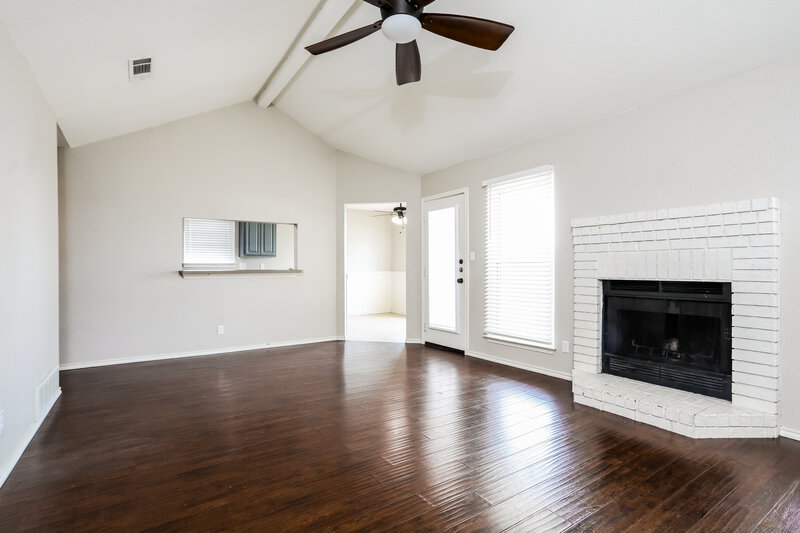 2,335/Mo, 818 Trevor Way Arlington, TX 76001 Living Room View