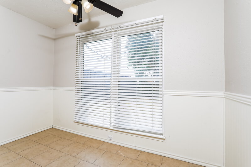 2,335/Mo, 818 Trevor Way Arlington, TX 76001 Dining Room View 2