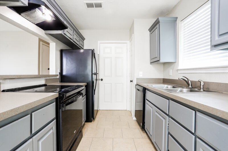 2,335/Mo, 818 Trevor Way Arlington, TX 76001 Kitchen View