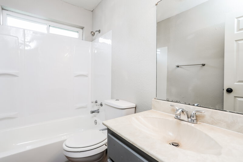 2,335/Mo, 818 Trevor Way Arlington, TX 76001 Bathroom View