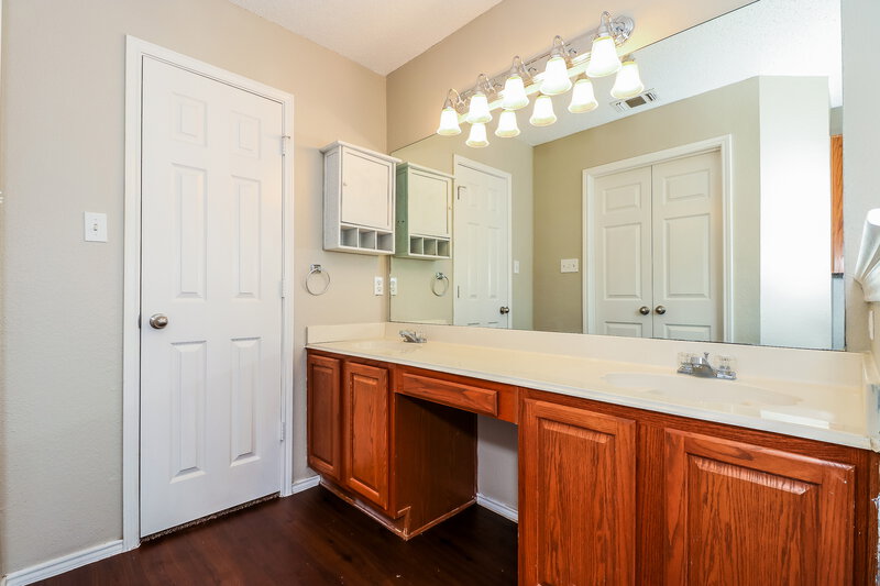 2,445/Mo, 3974 Colorado Springs Dr Fort Worth, TX 76123 Master Bathroom View