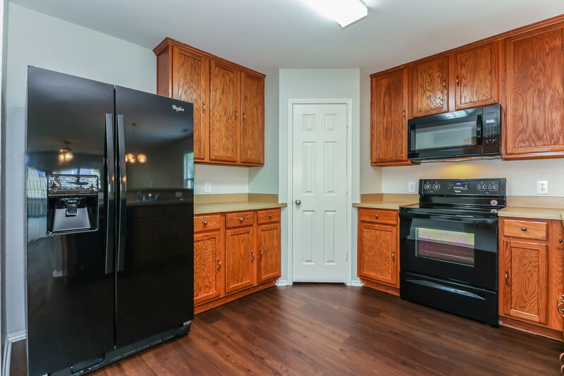2,460/Mo, 7209 Lindentree Ln Fort Worth, TX 76137 Kitchen View 2