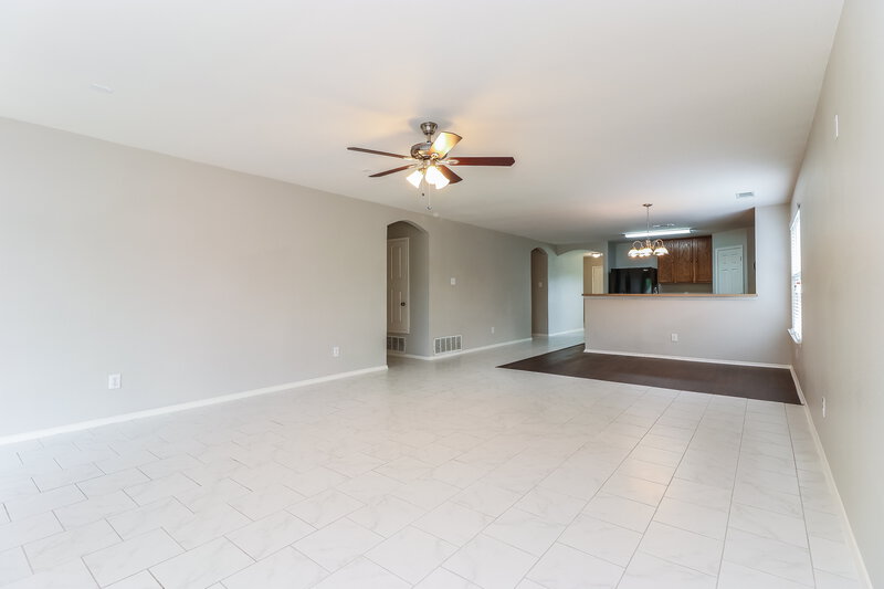 2,460/Mo, 7209 Lindentree Ln Fort Worth, TX 76137 Family Room View 2