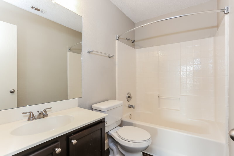 2,375/Mo, 1215 Singletree Ct Forney, TX 75126 Bathroom View