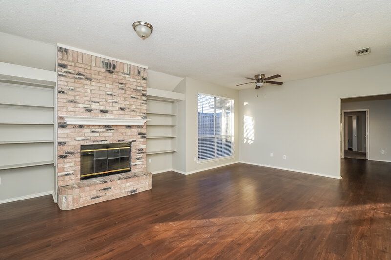 1,920/Mo, 903 Crestwood Dr Cedar Hill, TX 75104 Living Room View
