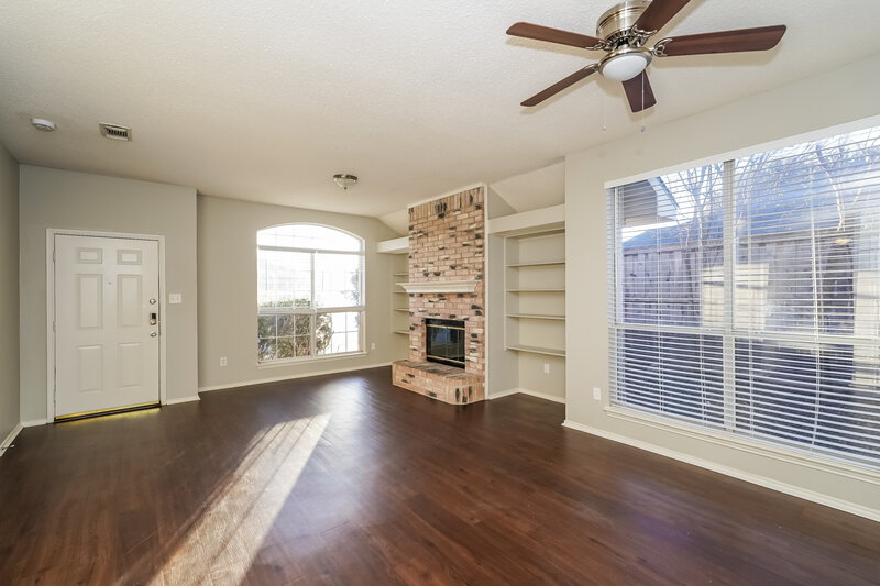 1,920/Mo, 903 Crestwood Dr Cedar Hill, TX 75104 Living Room View 2