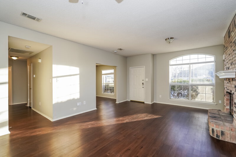1,920/Mo, 903 Crestwood Dr Cedar Hill, TX 75104 Living Room View 3