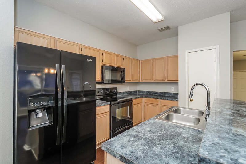 1,920/Mo, 903 Crestwood Dr Cedar Hill, TX 75104 Kitchen View 2