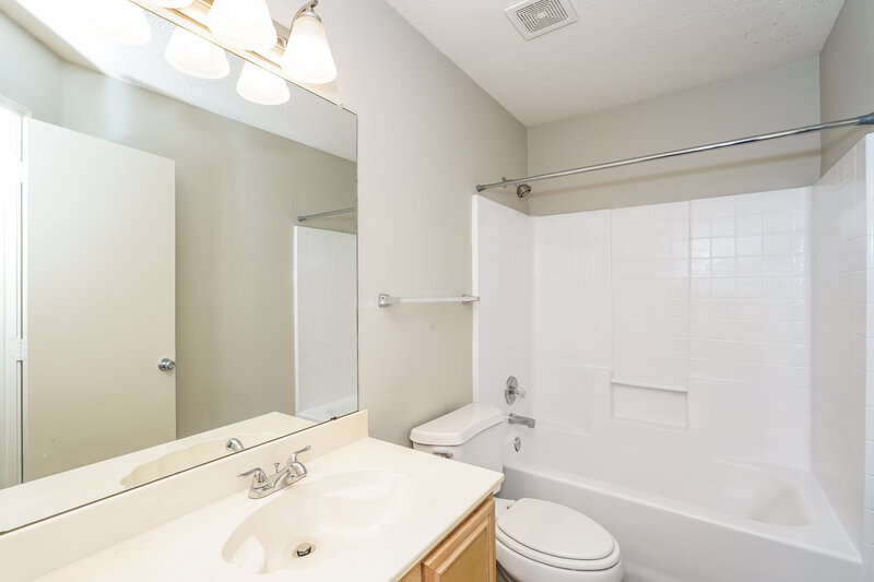 1,920/Mo, 903 Crestwood Dr Cedar Hill, TX 75104 Bathroom View
