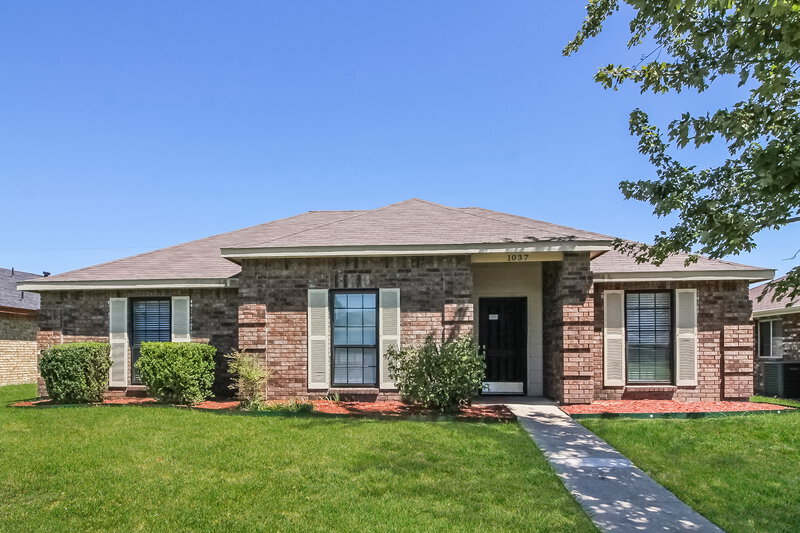 2,170/Mo, 1037 S Pepperidge Dr Lancaster, TX 75134 External View