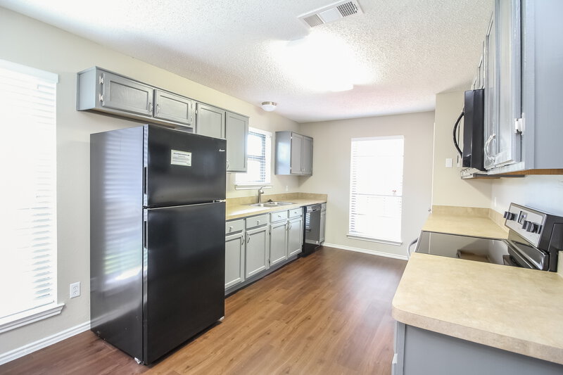 2,170/Mo, 1037 S Pepperidge Dr Lancaster, TX 75134 Kitchen View