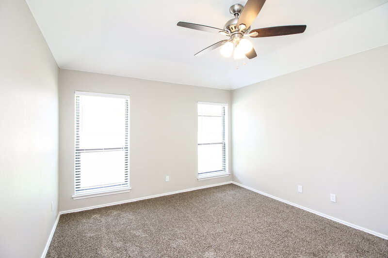 2,170/Mo, 1037 S Pepperidge Dr Lancaster, TX 75134 Master Bathroom View 4