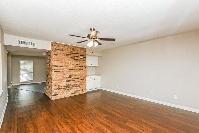 1,675/Mo, 7812 Burgundy Dr Fort Worth, TX 76133 Living Room View