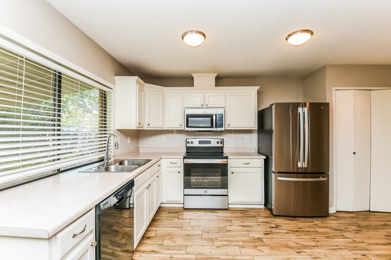 1,675/Mo, 7812 Burgundy Dr Fort Worth, TX 76133 Kitchen View