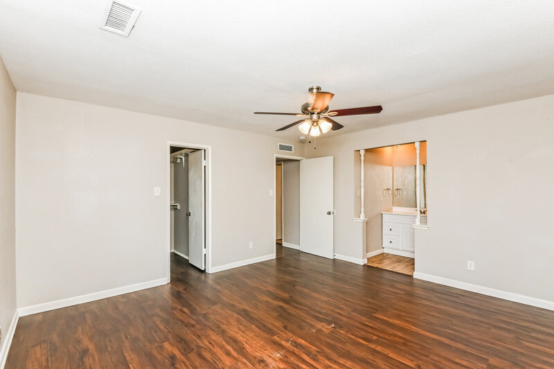 1,675/Mo, 7812 Burgundy Dr Fort Worth, TX 76133 Main Bedroom View 2