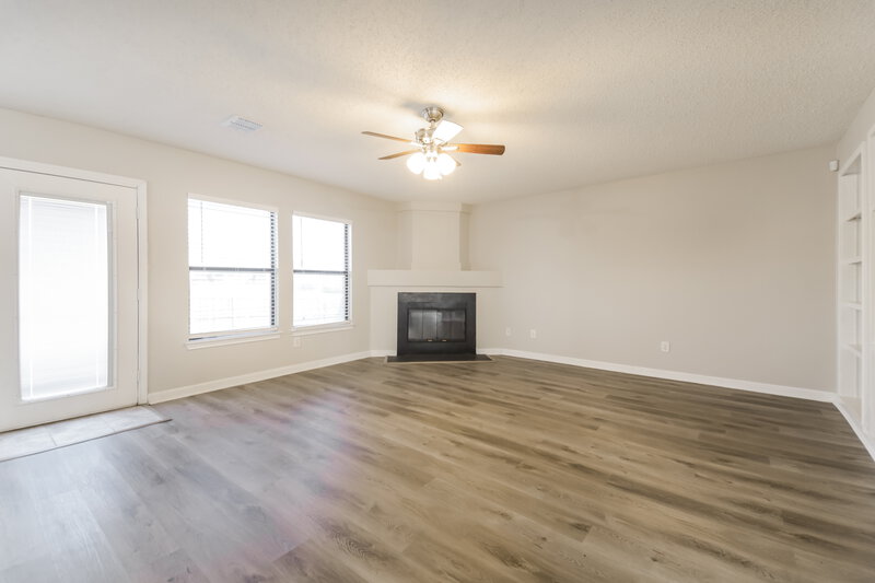 2,835/Mo, 324 Rosewood Ln Cedar Hill, TX 75104 Living Room View