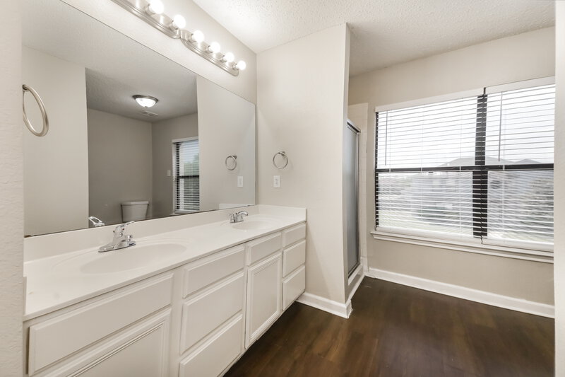 2,835/Mo, 324 Rosewood Ln Cedar Hill, TX 75104 Main Bathroom View