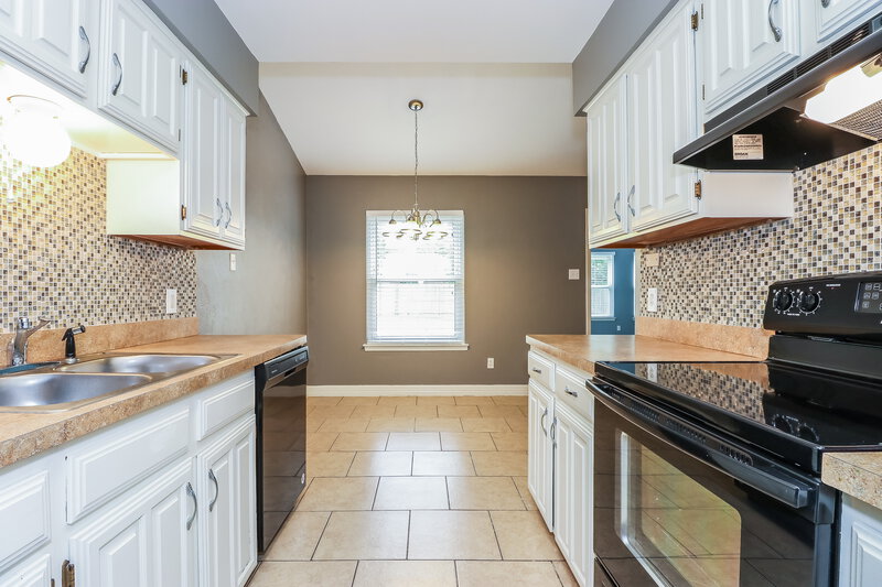 2,245/Mo, 2509 Arapaho Dr Arlington, TX 76018 Kitchen View