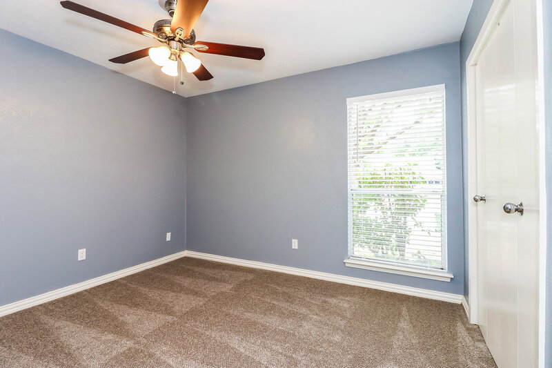 2,245/Mo, 2509 Arapaho Dr Arlington, TX 76018 Master Bedroom View 2
