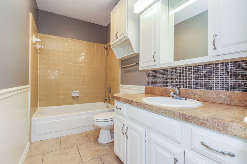 2,245/Mo, 2509 Arapaho Dr Arlington, TX 76018 Master Bathroom View