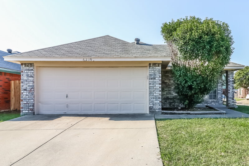 1,990/Mo, 6912 Aston Dr North Richland Hills, TX 76182 External View
